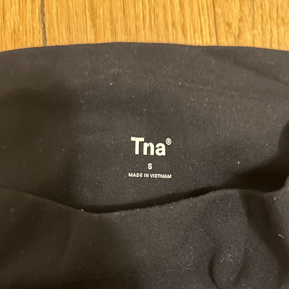 TnaBUTTER™ Cheeky Hi-Rise Black Shorts - Size S - Picture 3 of 4